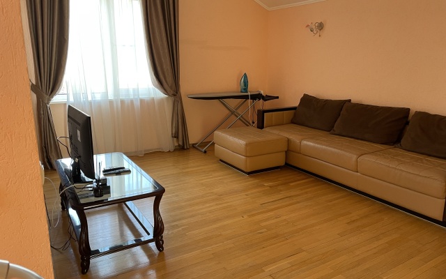 Dom S Basseynom U Morya Private House