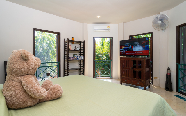 Big Pool with Terrace and Parking near Big Buddha Villa	