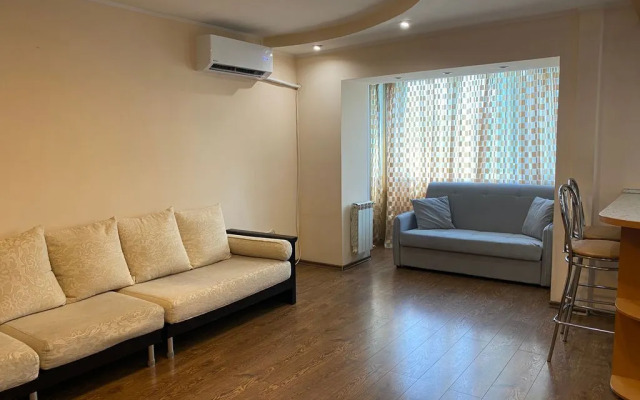 Na Ul. Pologaya 24 Flat