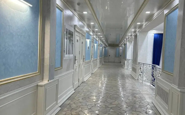 Afsona Hotel