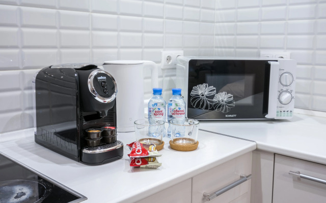 Апартаменты с панорамным видом на город, с большим телевизором (65 дюймов) и Алисой. Встречайте рассветы!