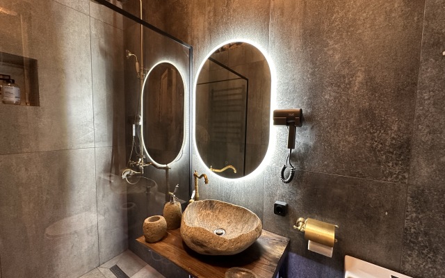 Gnѣzdo S Kaminom i Dvumya Spalnyami Private House