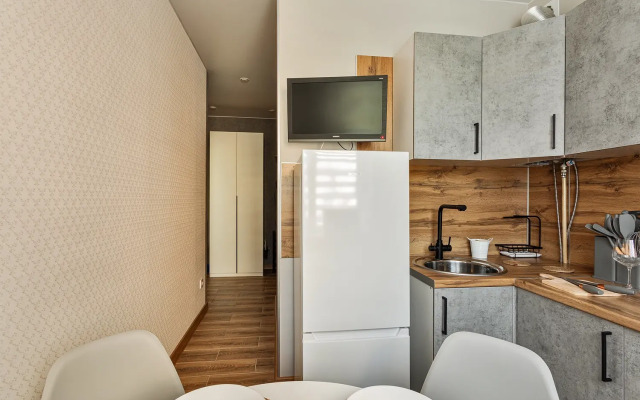 FullHouseApart dvukhkomnatnye apartamenty s balkonom i detskoy krovatkoy Apartments