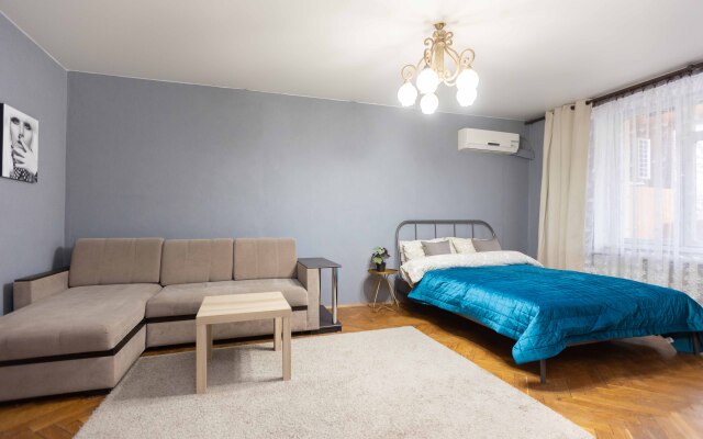 Апартаменты на Севастопольском проспекте