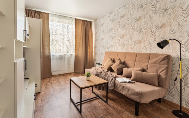 FullHouseApart dvukhkomnatnye apartamenty s balkonom i detskoy krovatkoy Apartments