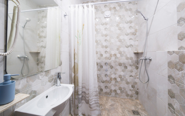 Tikh Hotel Guest House