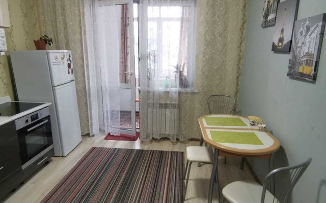 Na Ulitse Pionerskoy Flat