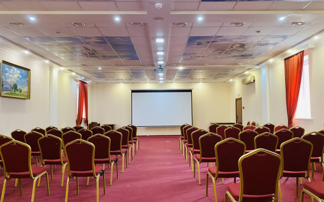 Amaks Azov Hotel