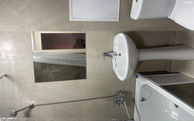 Odnushka Na Dvoikh Flat