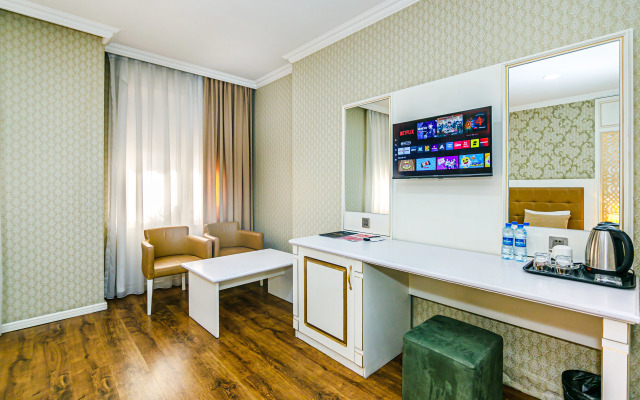 Maris Baku Hotel