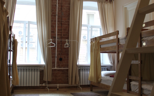 Old Flat Na Sovetskoy Hostel