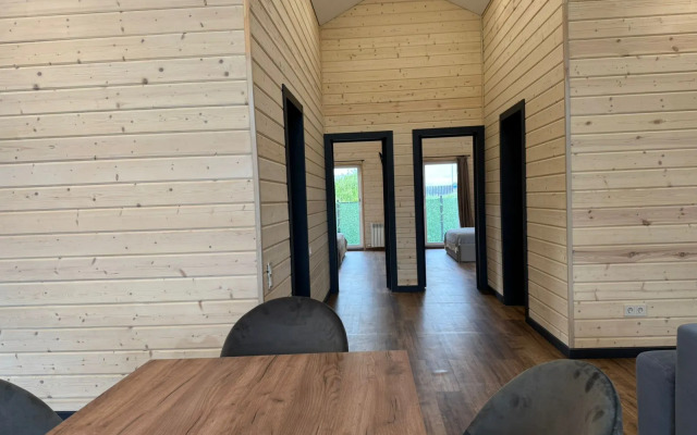 Barnkhaus Na_holme Rentplaza s Baney i Basseynom Private House