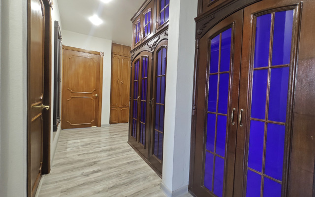 2-Kh Komnatnaya Ryadom S Tsentrom Goroda Flat