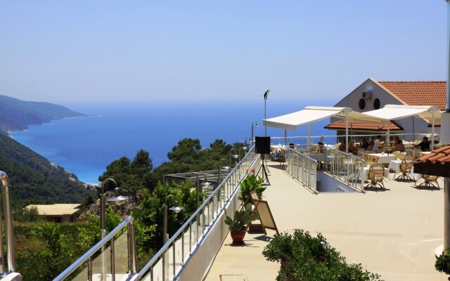 Golden Life Heights Deluxe Suite Hotel