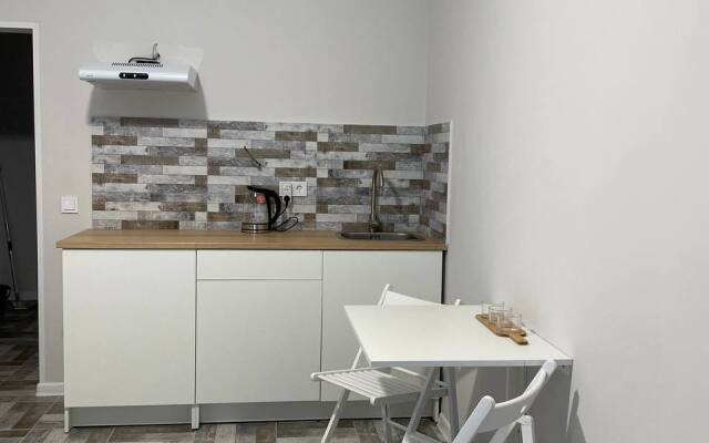 Апартаменты на Даниялова на цокольном этаже