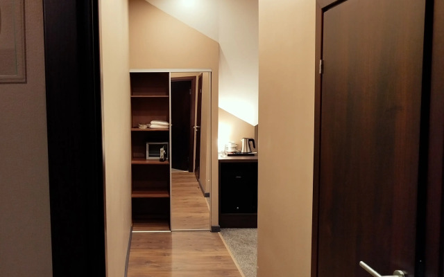 Апартаменты с двуспальной кроватью в мансарде (9)