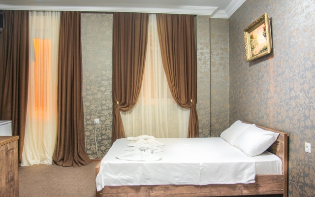 New Palace Shardeni Hotel