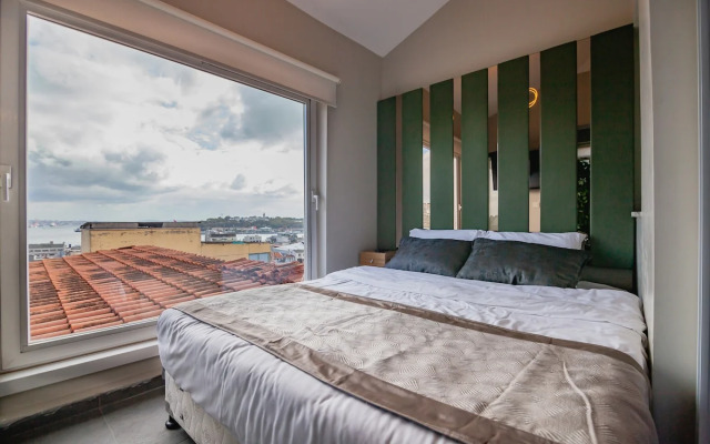Jacuzzi across Bosphorus Apartments