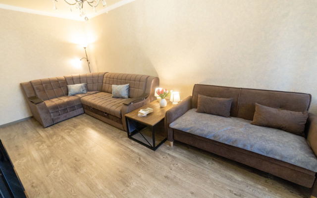 Квартира Двухкомнатная на Губина