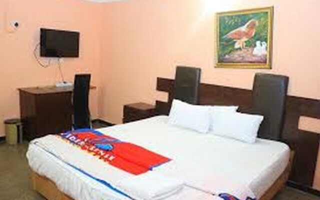 Отель Keves Inn and Suites