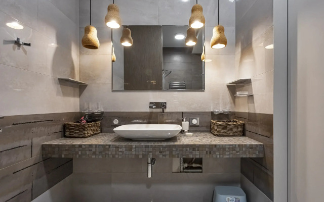 Roskoshnaya dvukhurovnevaya kvartira s sobstvennoy terrasoy Flat