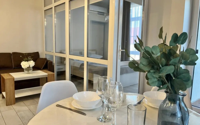 Dvukhkomnatnye S Balkonom V Camom Serdtse Adlera Apartments