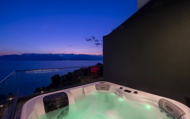 Lucky Monkey Hotel