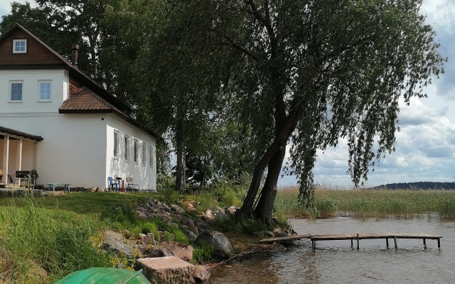 Частный дом Дом с мезонином на озере Селигер