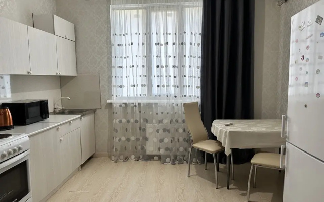 Apartamenty u mora s vidom na gorod i gory