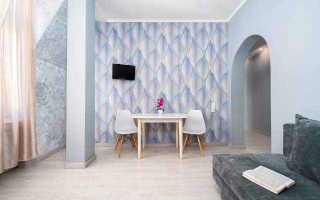 U Metro Sadovaya Flat