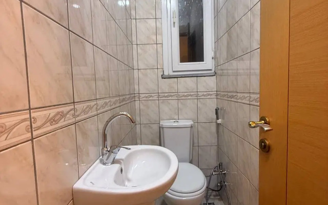 3BR Balcony 4 AC close to Metro Apartments