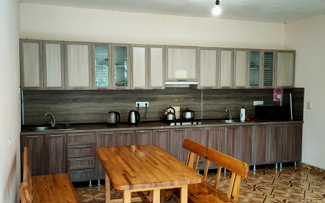 Roksana Guest House