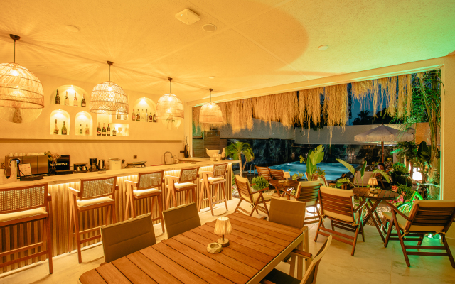 Los Suites Apartment Hotel