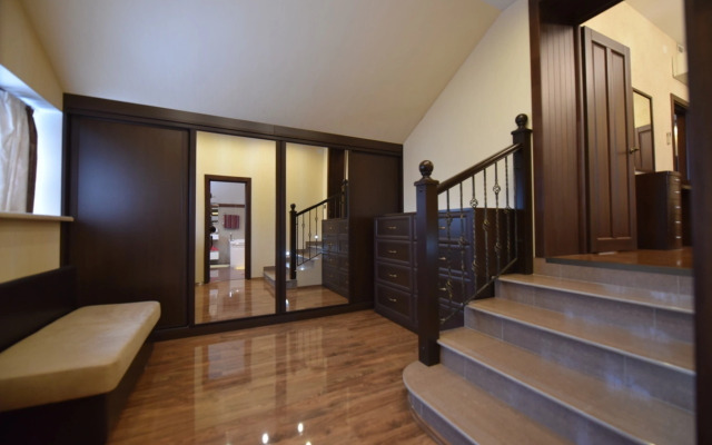 Частный дом Коттедж 3-х этажный