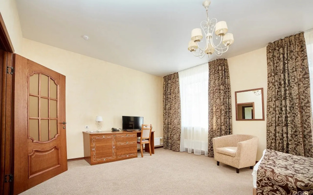 WOLKI & LIPKI Country Hotel
