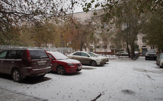 Uyutnyie Metryi Na Marksa Apartments
