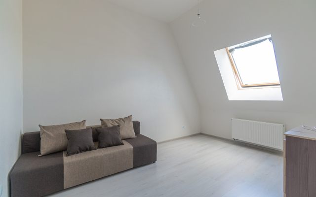 Апартаменты Двухкомнатная Квартира на Мансардном Этаже