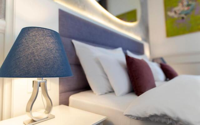 Отель Public House