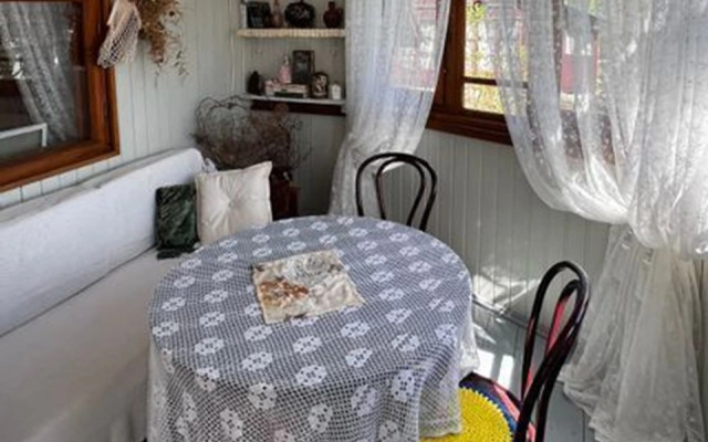 Частный дом четырехкомнатная дача, 95 м²