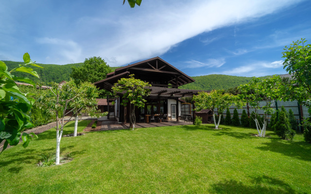 Esto-Sadok Private house