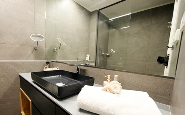 Luxury Suites by Notaly Ariel - Carmel Beach Apartments