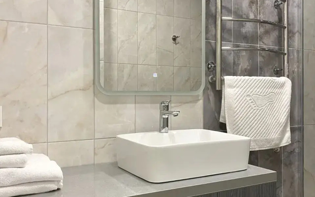 vidovye s krovat'yu i bol'shim balkonom, 17 etazh Apartments