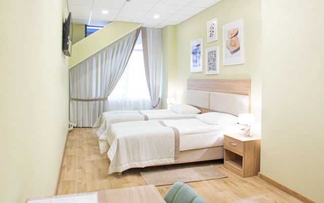 Lyod Hotel