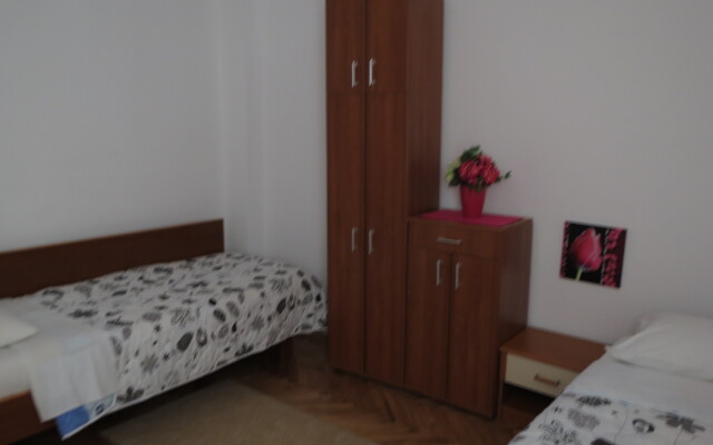 More 1/4 Apartments