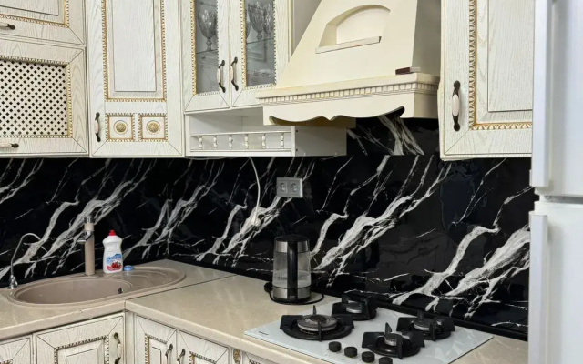 Shikarnye Bolshye I Prostornye V Novom Tsentre Uralska Apartments