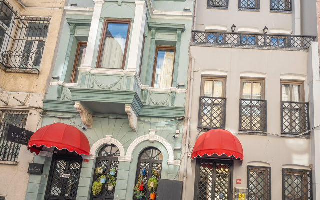 Calanthe Residence