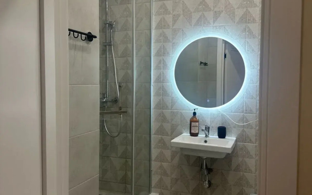 Studiya Chetyrekhmestnaya V Zhk Letniy Flat