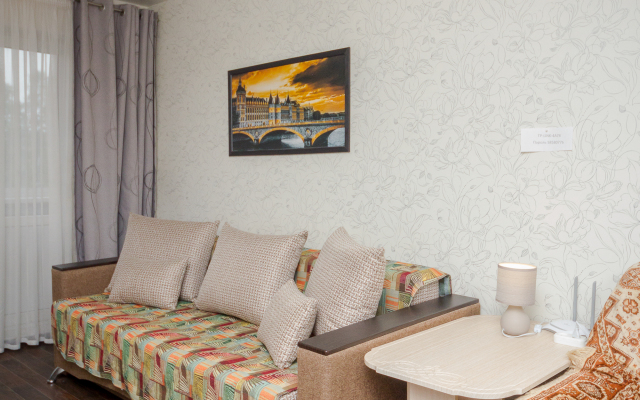 On Leningradskaya 8 Flat