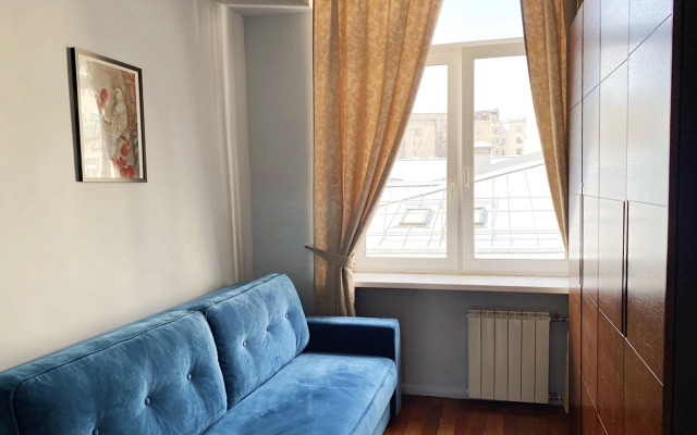 Апартаменты с балконами и видом на тверскую площадь и Мэрию Москвы