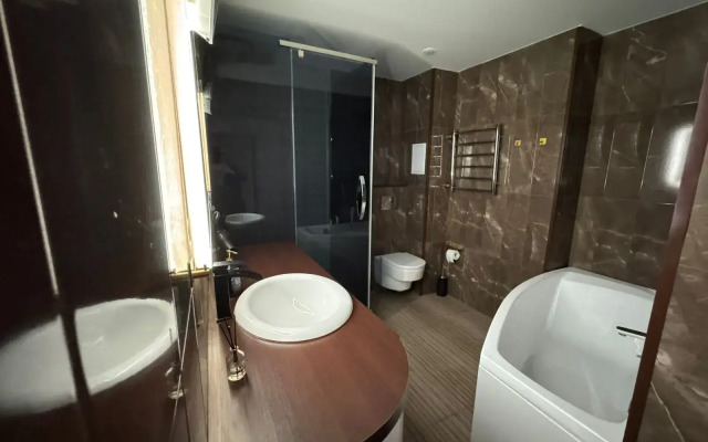 Tryokhkomnatnaya Flat